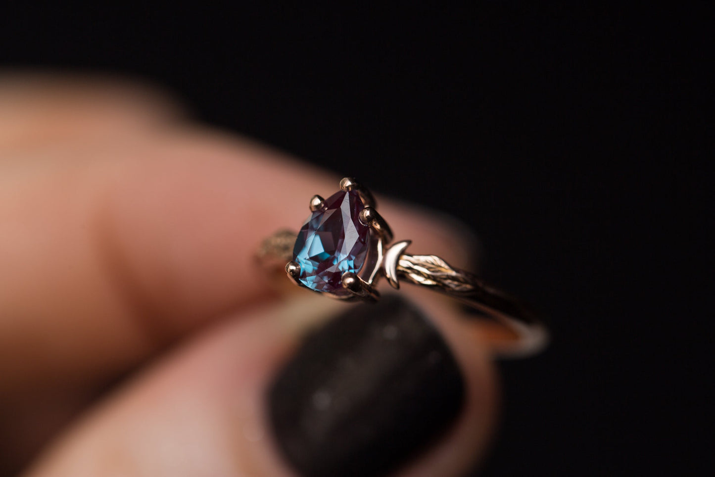 [Oramore Jewelry]Pear alexandrite crescent moon leaf ring