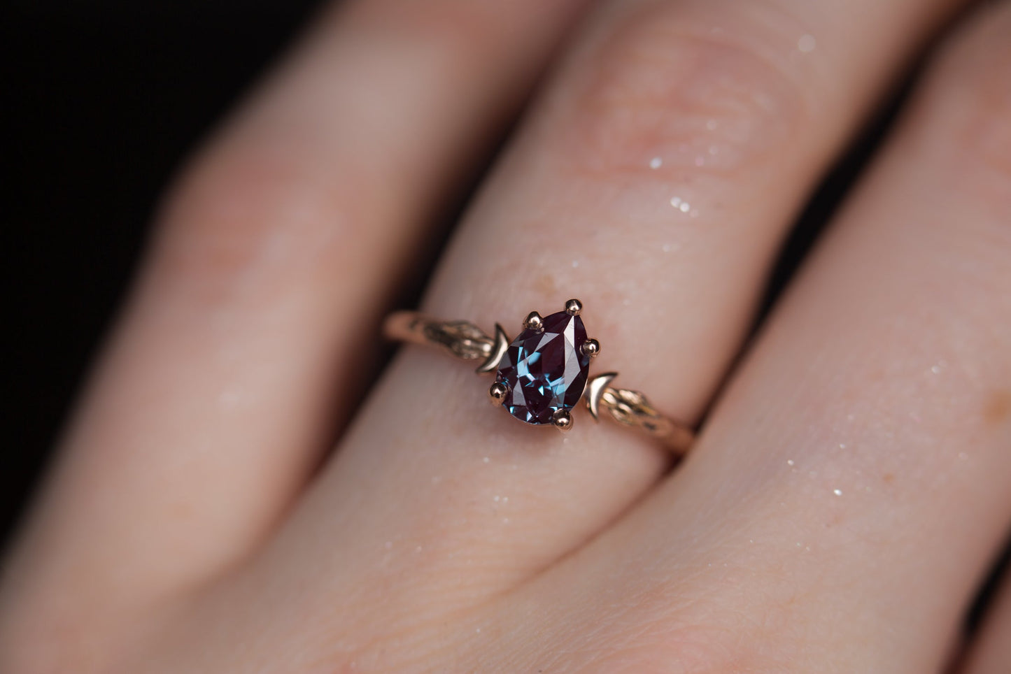 [Oramore Jewelry]Pear alexandrite crescent moon leaf ring
