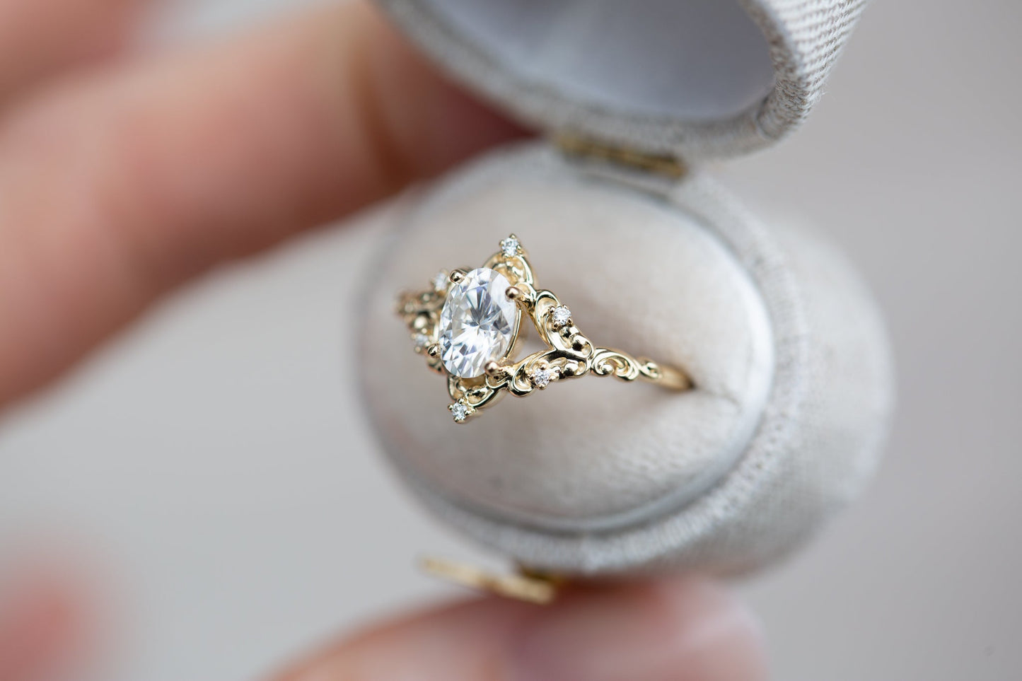 [Oramore Jewelry]The Aurora setting with oval moissanite
