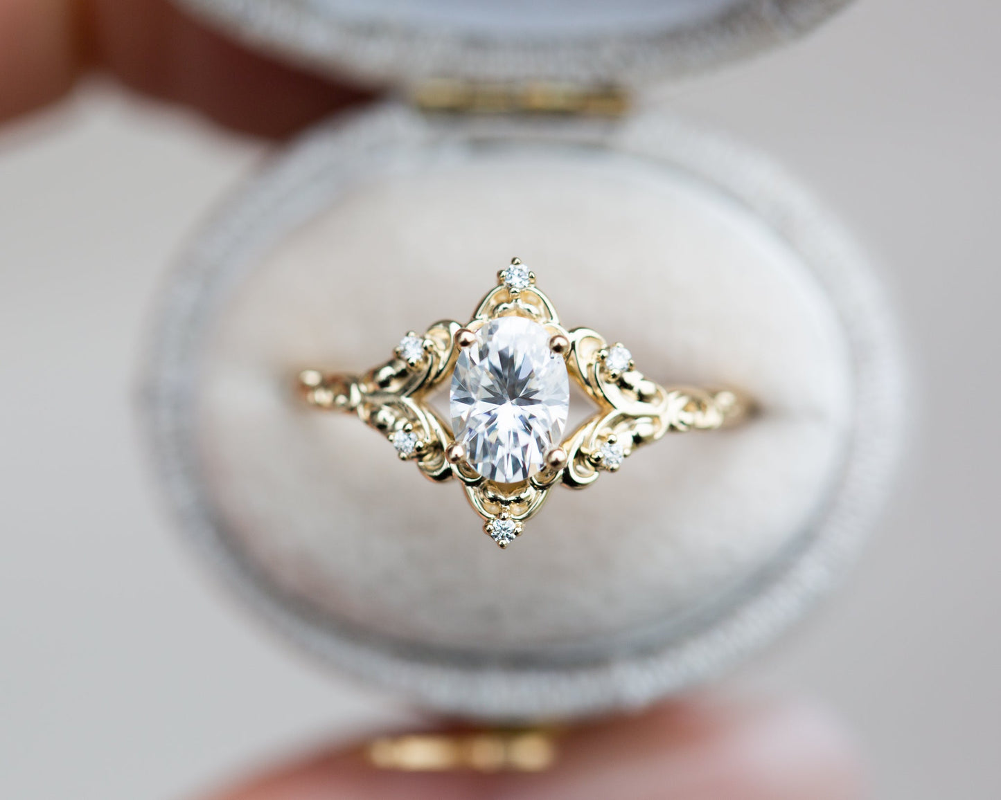 [Oramore Jewelry]The Aurora setting with oval moissanite