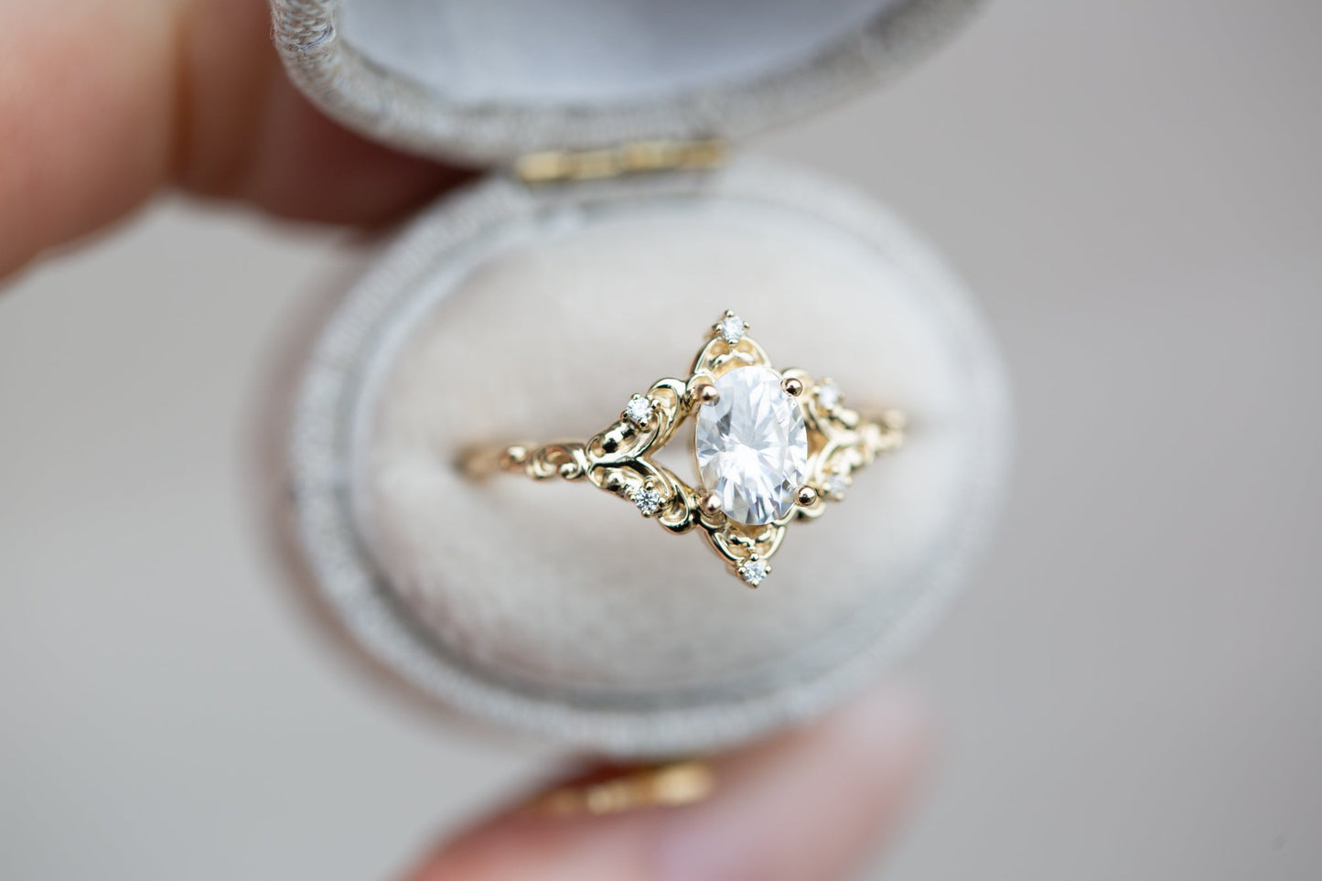 [Oramore Jewelry]The Aurora setting with oval moissanite