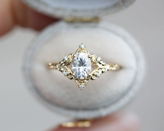 [Oramore Jewelry]The Aurora setting with oval moissanite
