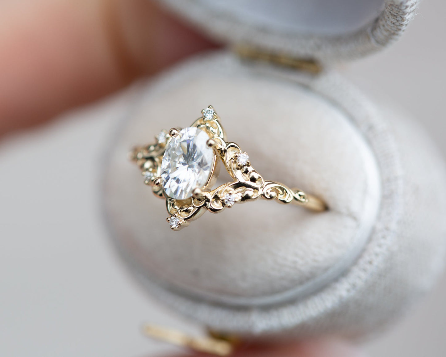 [Oramore Jewelry]The Aurora setting with oval moissanite