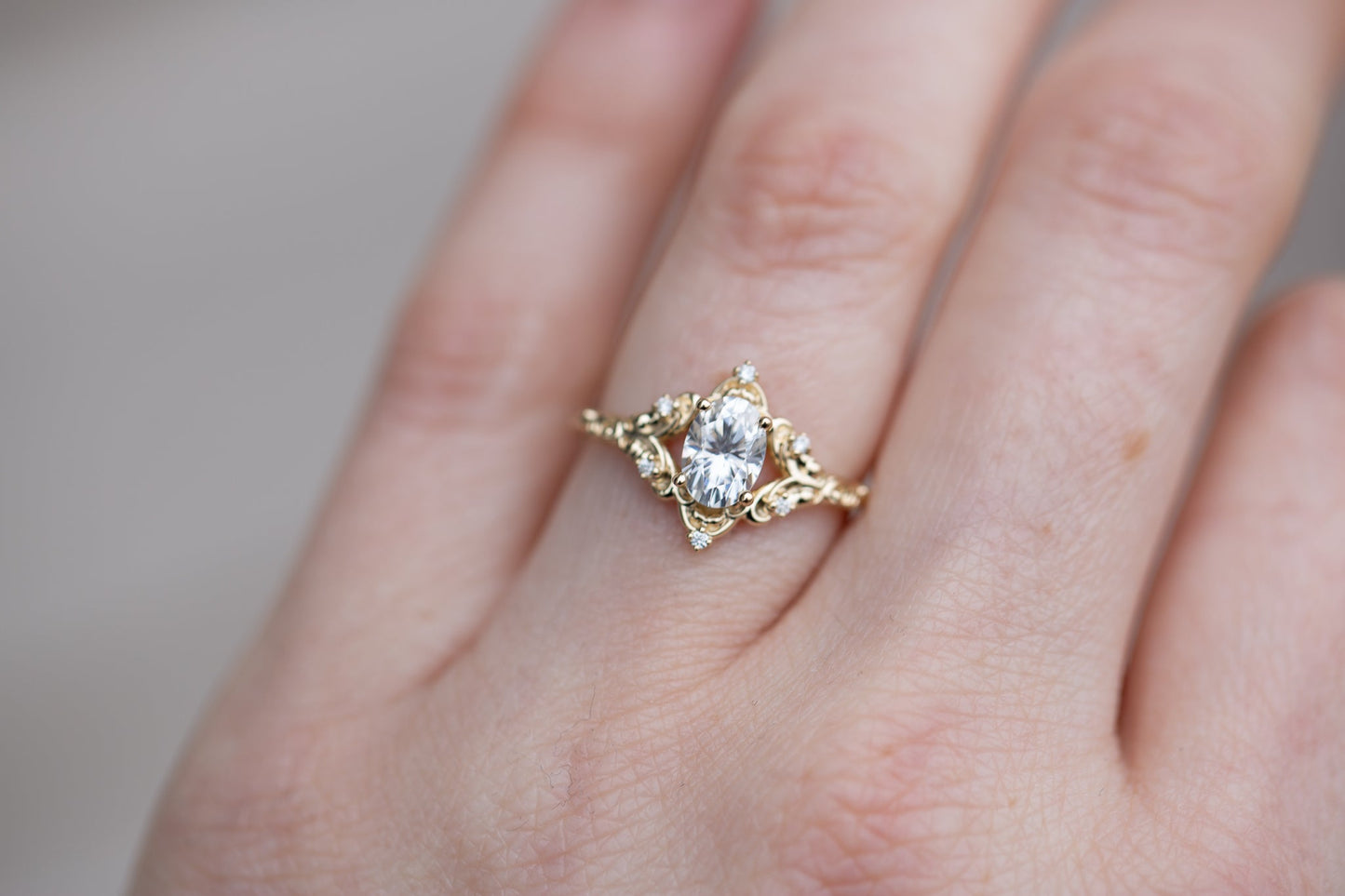 [Oramore Jewelry]The Aurora setting with oval moissanite