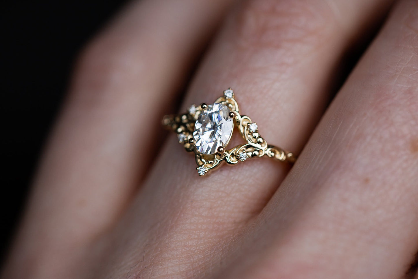 [Oramore Jewelry]The Aurora setting with oval moissanite