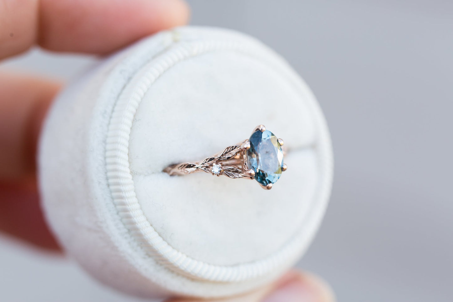 [Oramore Jewelry]Oval grey spinel leaf ring