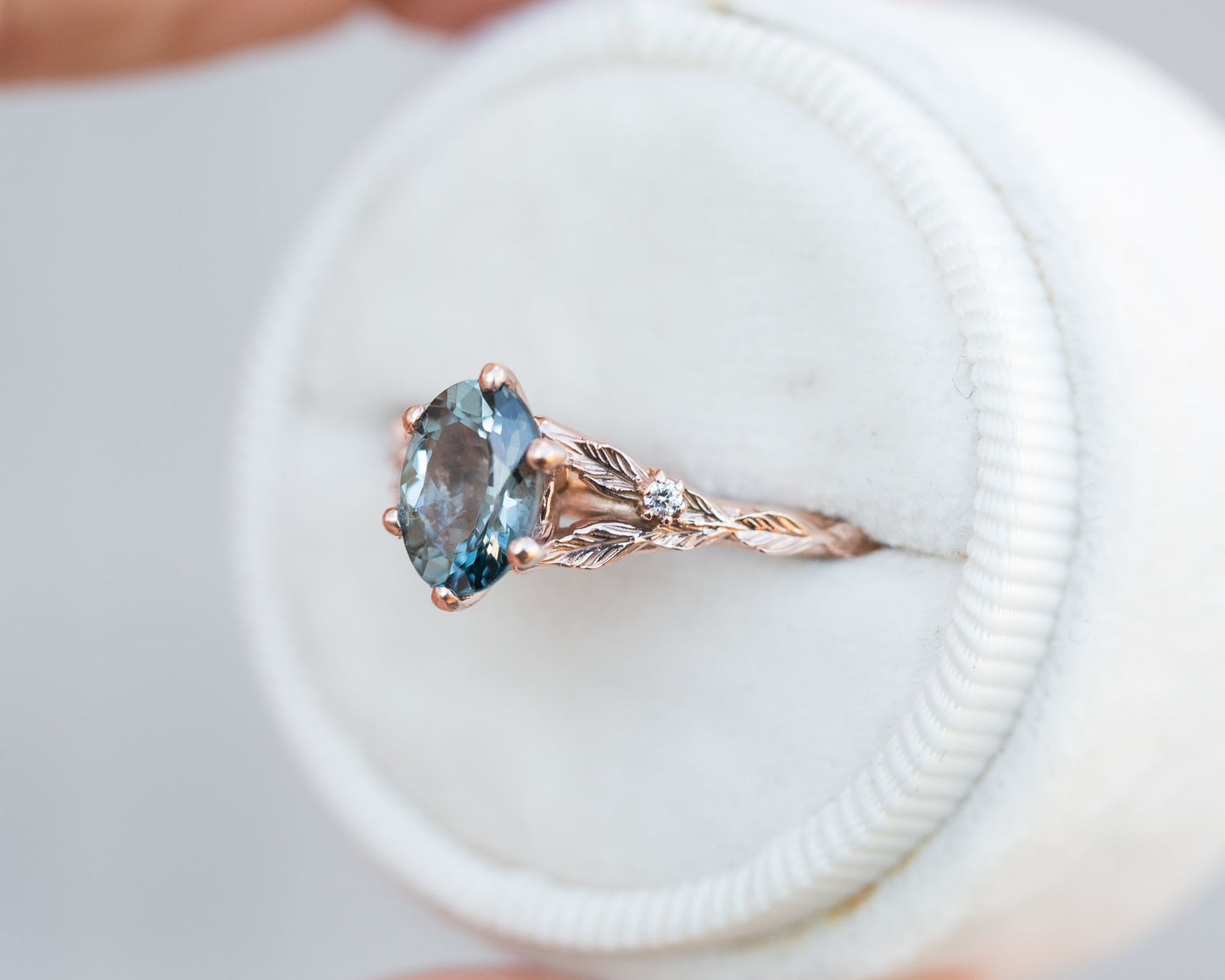 [Oramore Jewelry]Oval grey spinel leaf ring