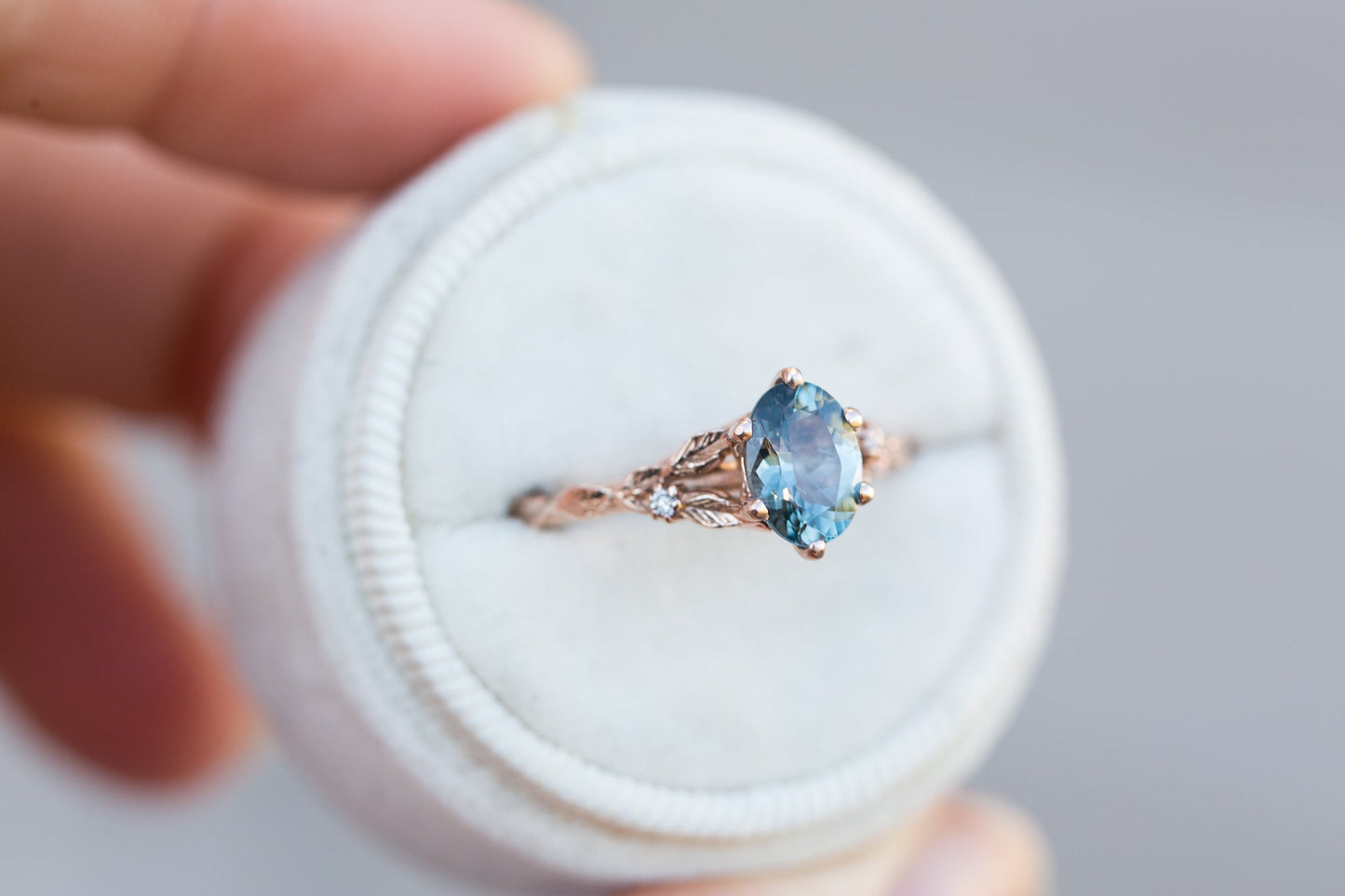[Oramore Jewelry]Oval grey spinel leaf ring