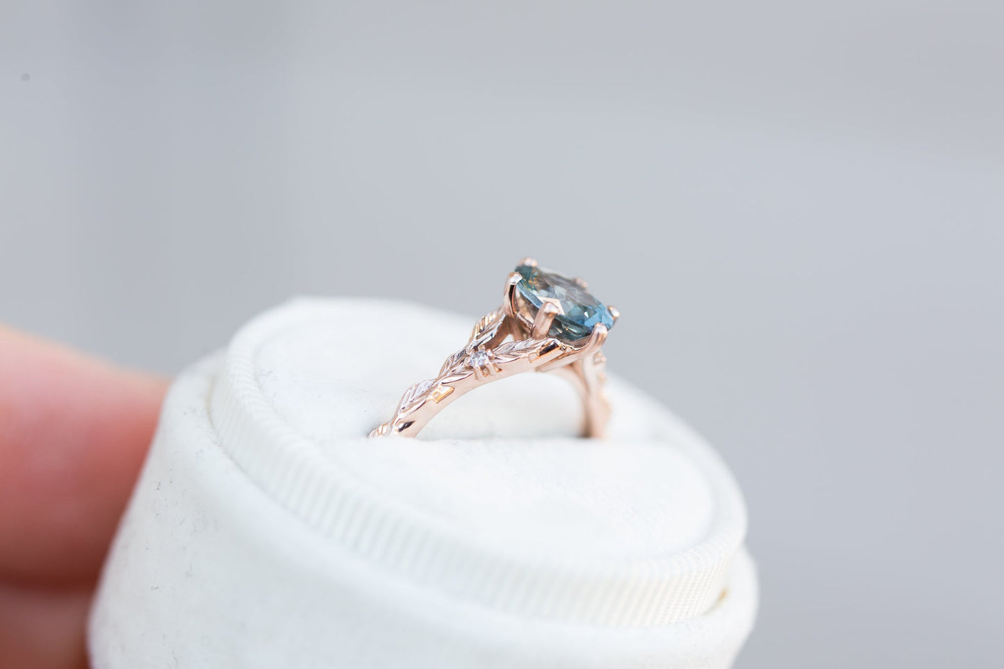 [Oramore Jewelry]Oval grey spinel leaf ring