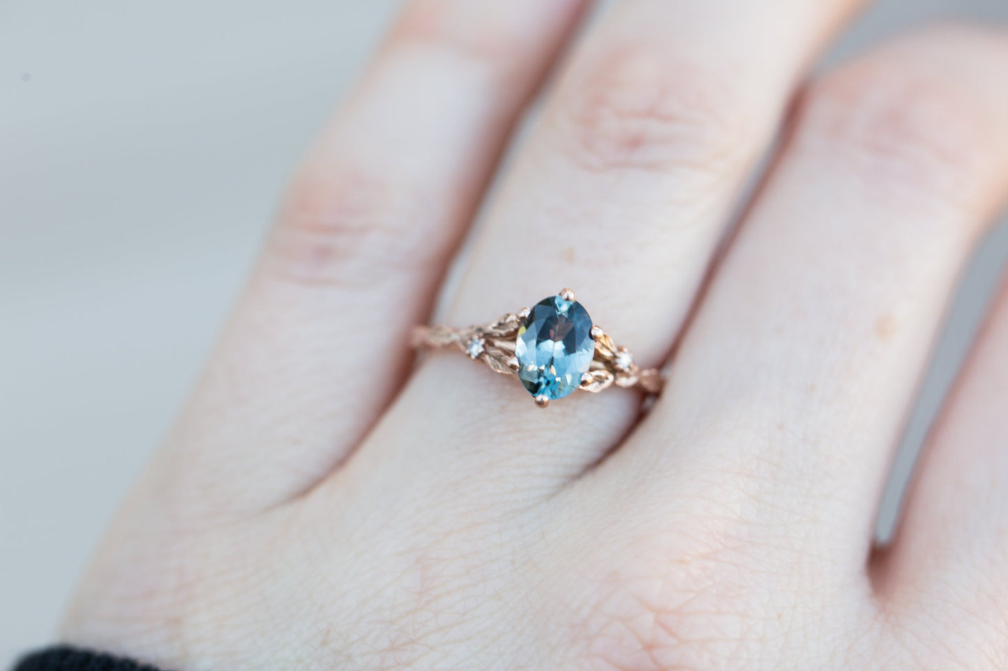 [Oramore Jewelry]Oval grey spinel leaf ring