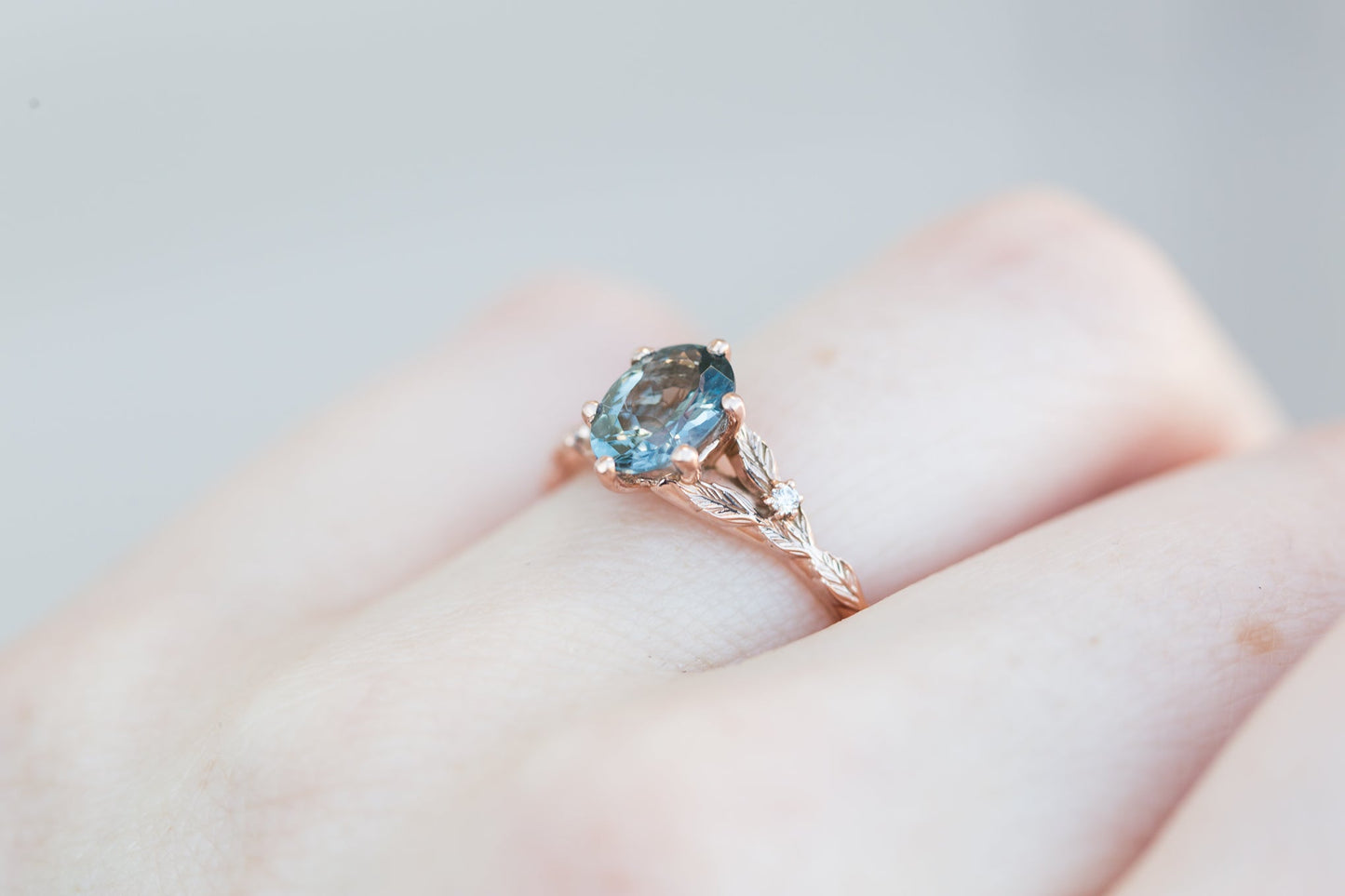 [Oramore Jewelry]Oval grey spinel leaf ring