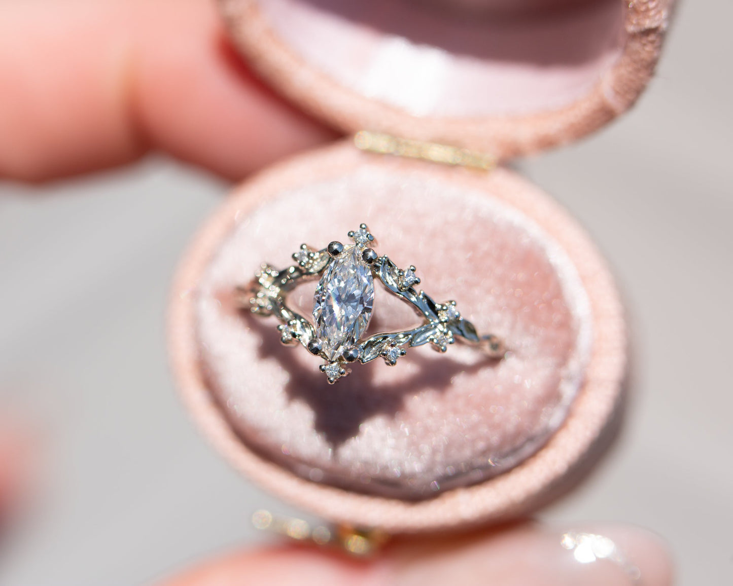 [Oramore Jewelry]Briar rose setting with natural white diamond center stone