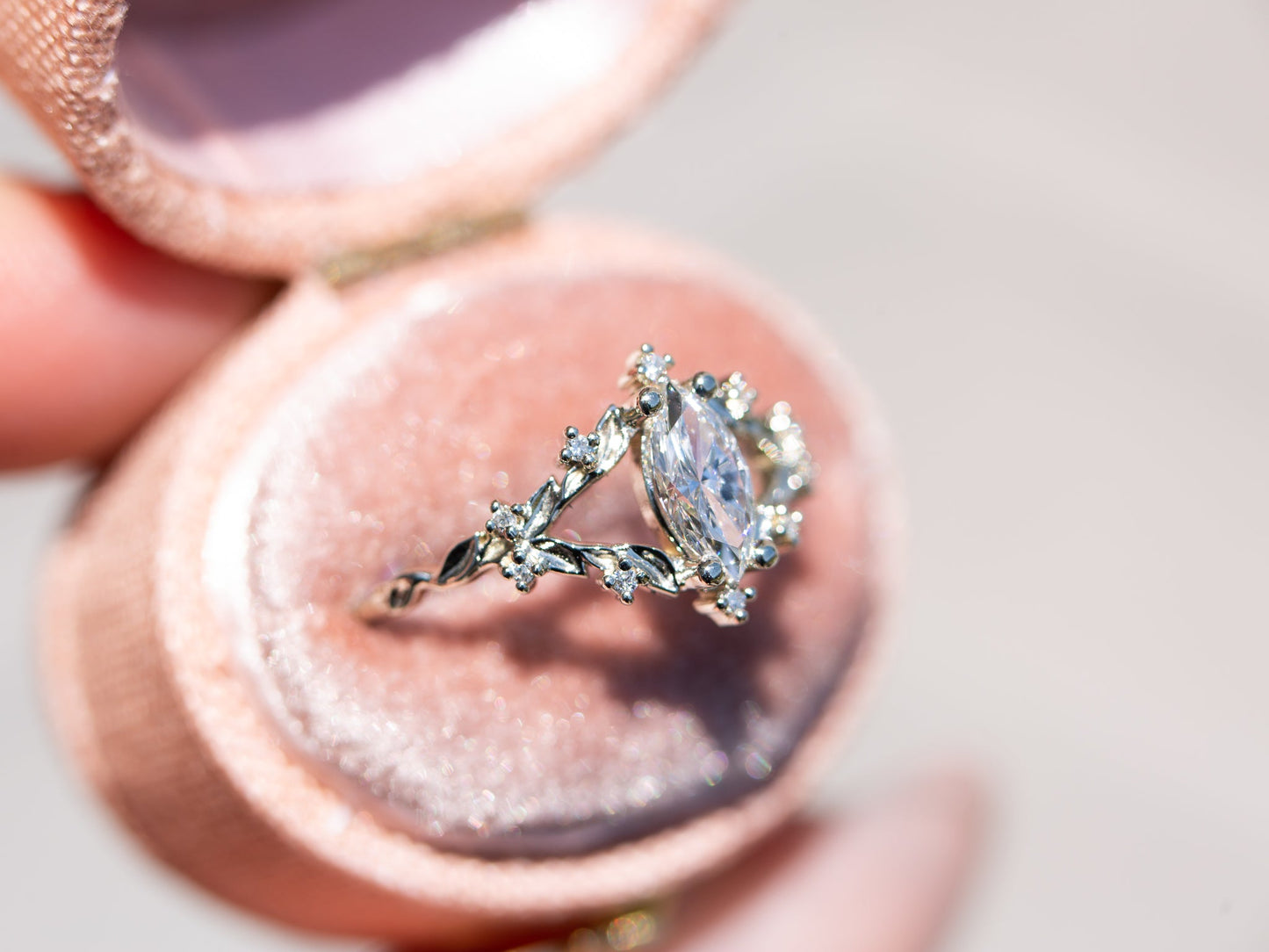[Oramore Jewelry]Briar rose setting with natural white diamond center stone