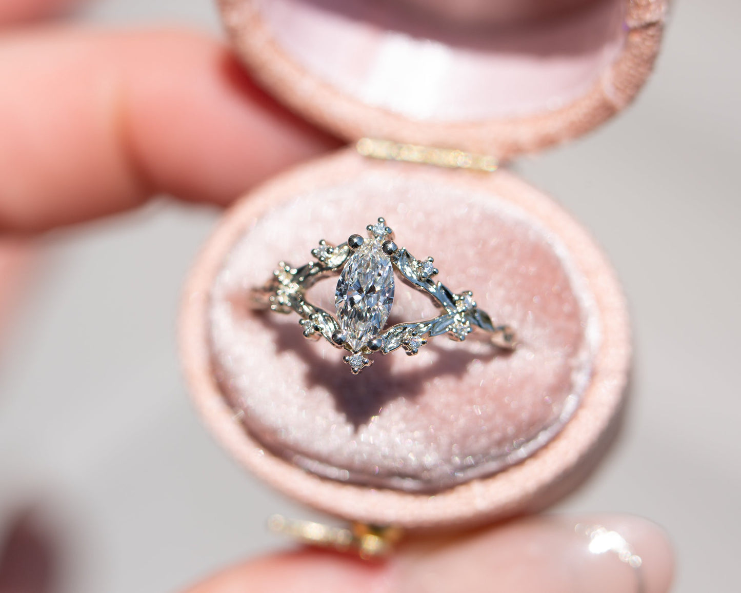[Oramore Jewelry]Briar rose setting with natural white diamond center stone