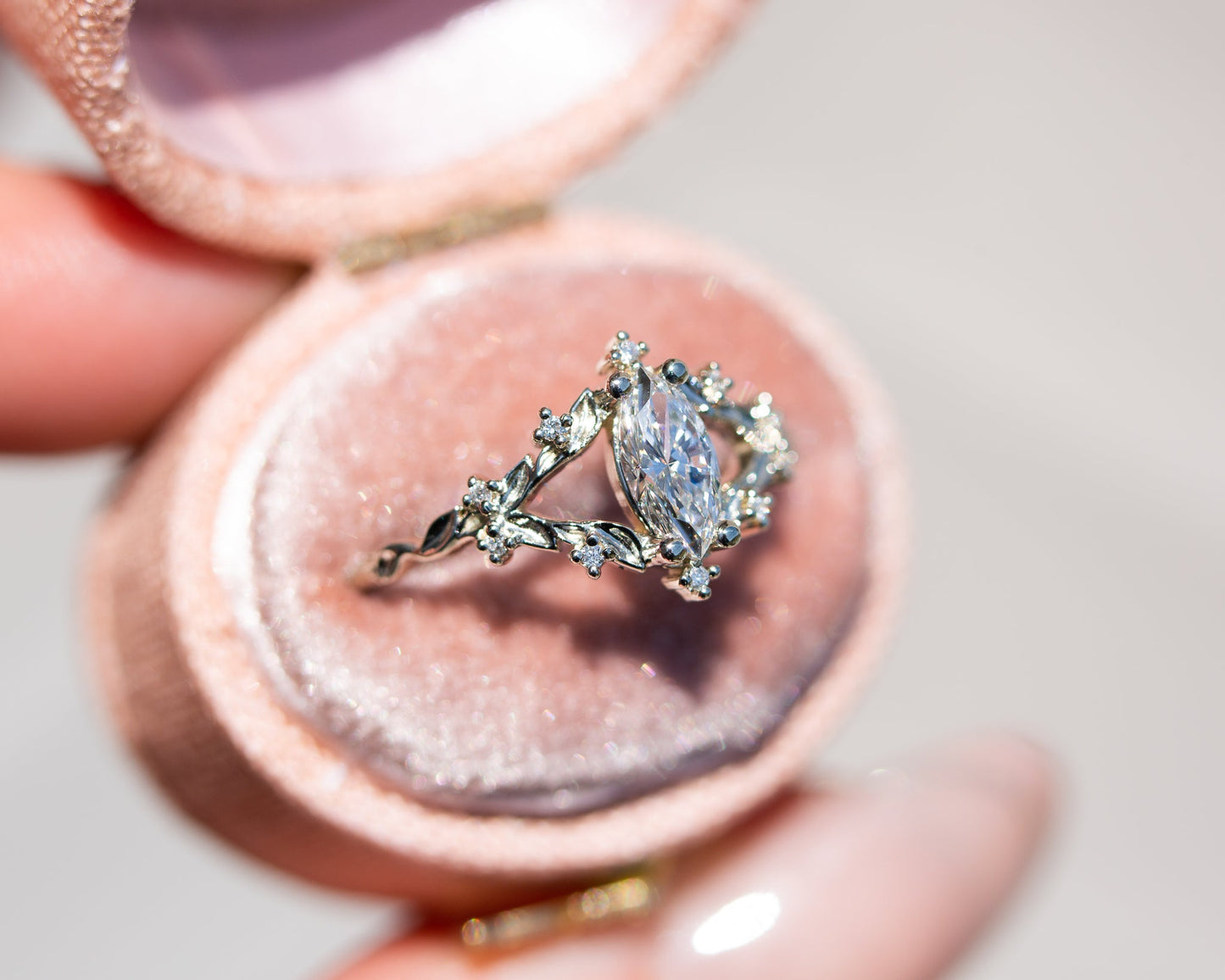 [Oramore Jewelry]Briar rose setting with natural white diamond center stone