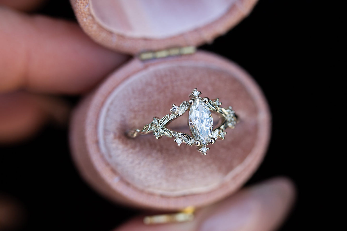 [Oramore Jewelry]Briar rose setting with natural white diamond center stone