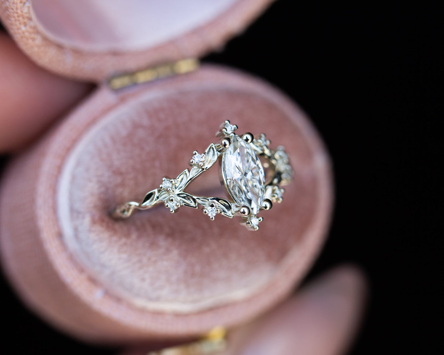 [Oramore Jewelry]Briar rose setting with natural white diamond center stone