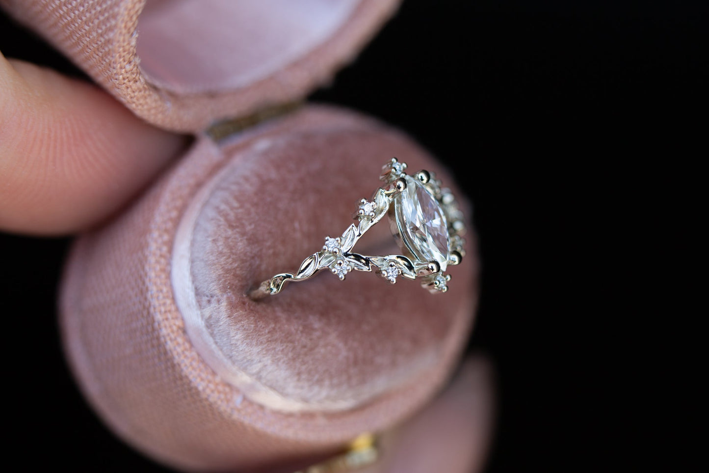 [Oramore Jewelry]Briar rose setting with natural white diamond center stone