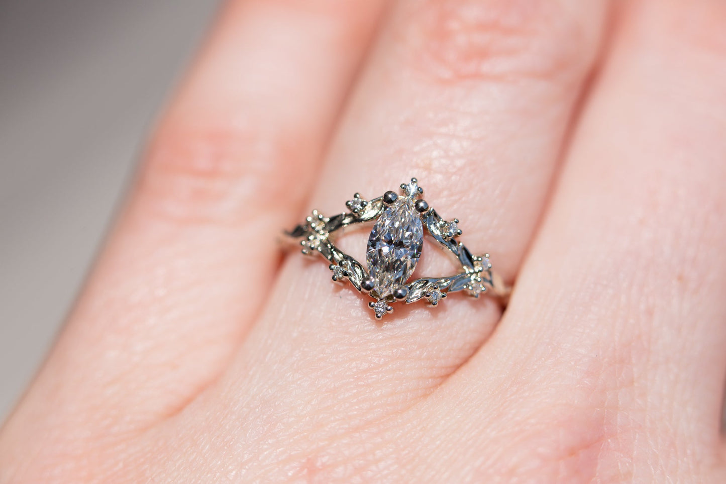 [Oramore Jewelry]Briar rose setting with natural white diamond center stone