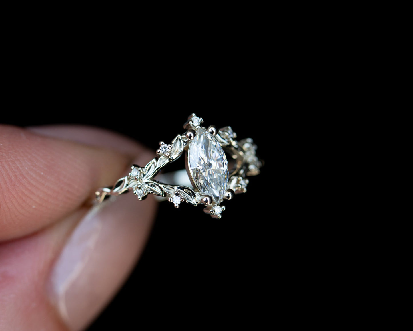 [Oramore Jewelry]Briar rose setting with natural white diamond center stone