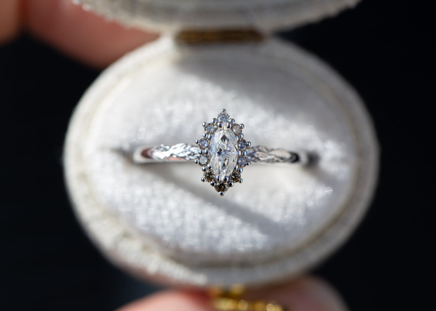 [Oramore Jewelry]Midsummer Petite setting with marquise center and champagne diamonds