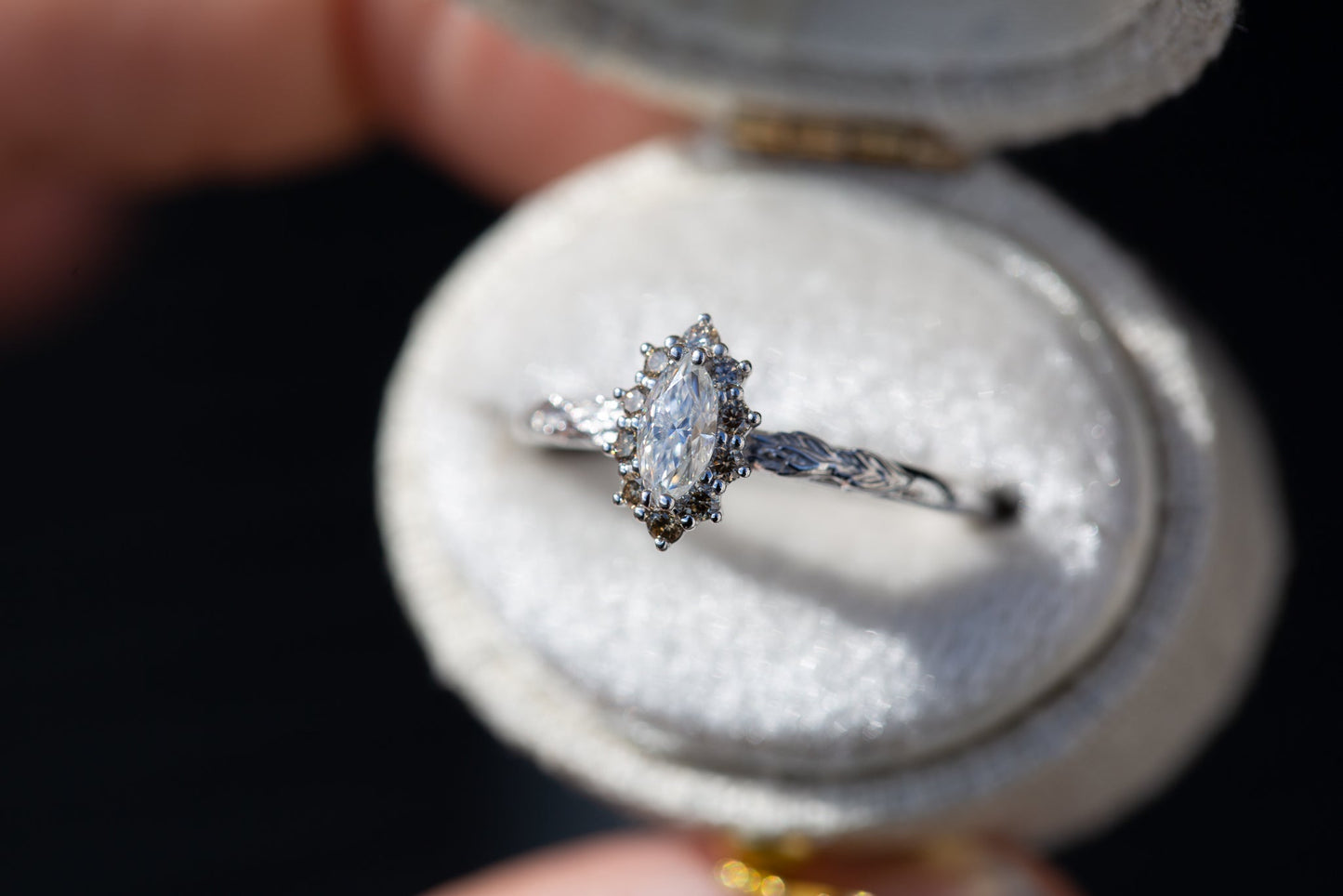 [Oramore Jewelry]Midsummer Petite setting with marquise center and champagne diamonds