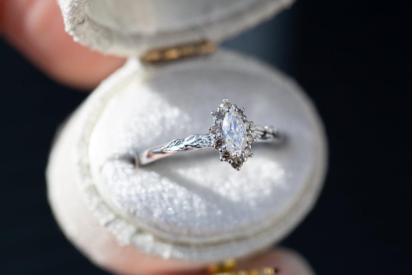 [Oramore Jewelry]Midsummer Petite setting with marquise center and champagne diamonds