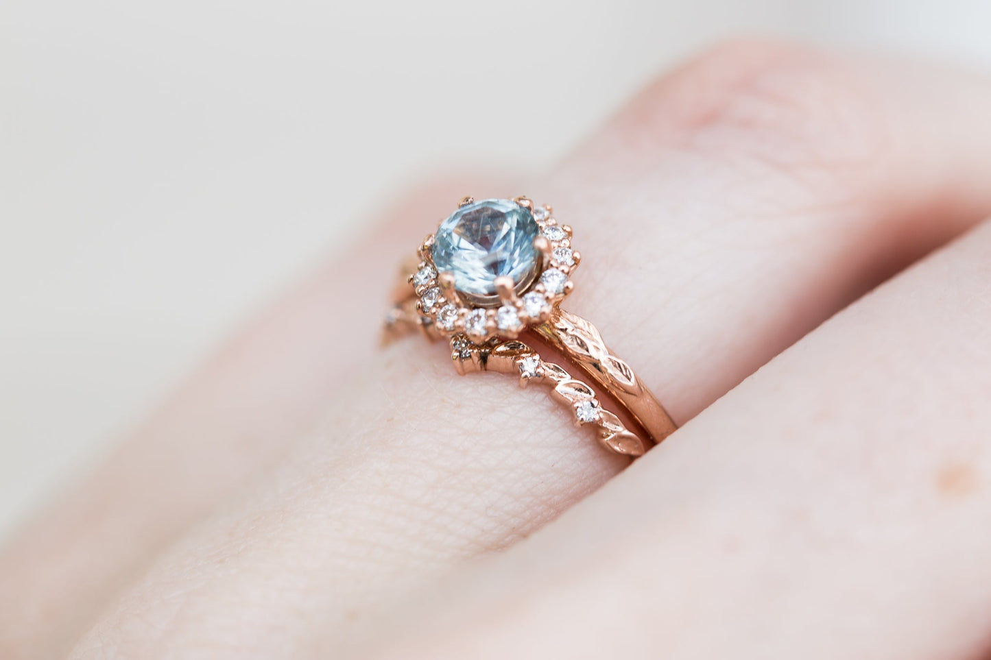 [Oramore Jewelry]Curved leaf wedding band with diamond accents