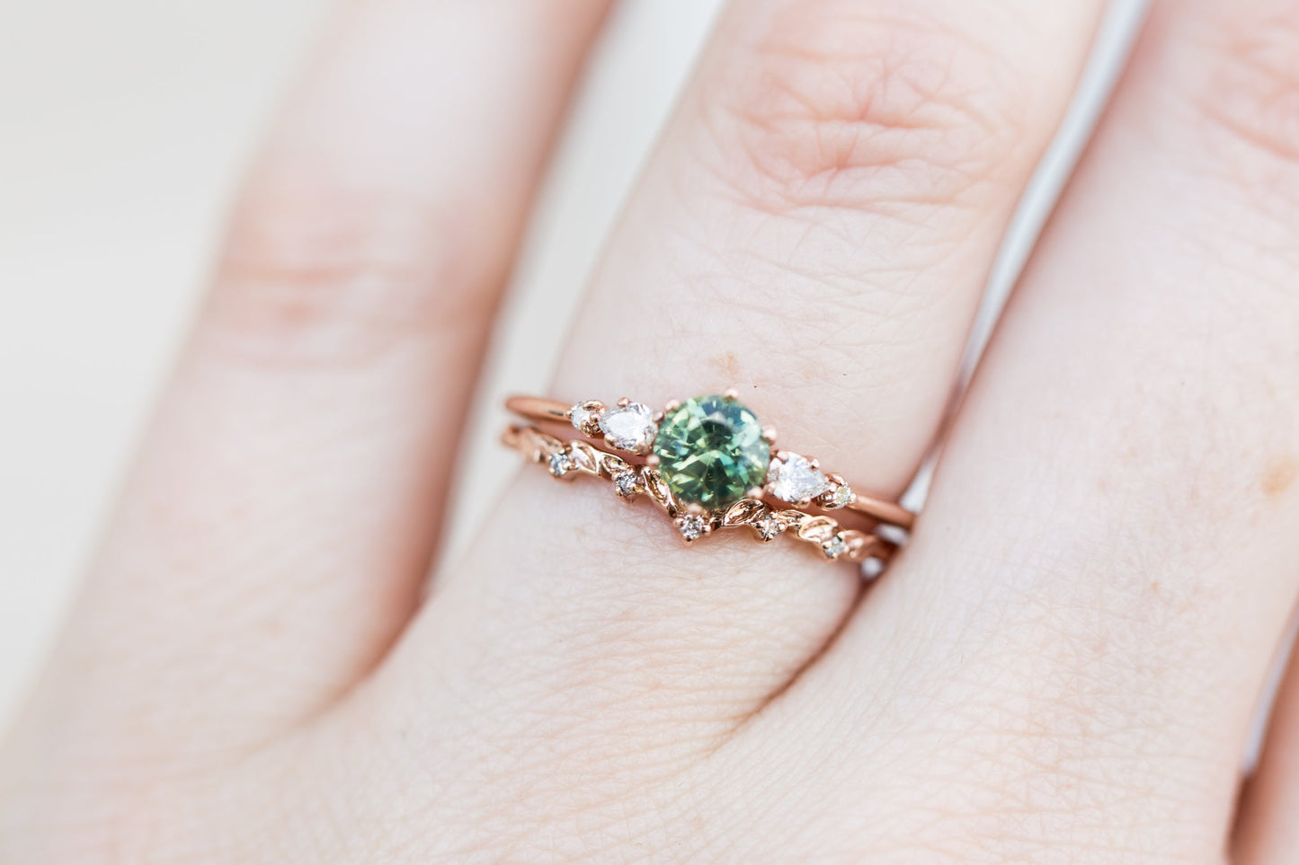 [Oramore Jewelry]Curved leaf wedding band with diamond accents