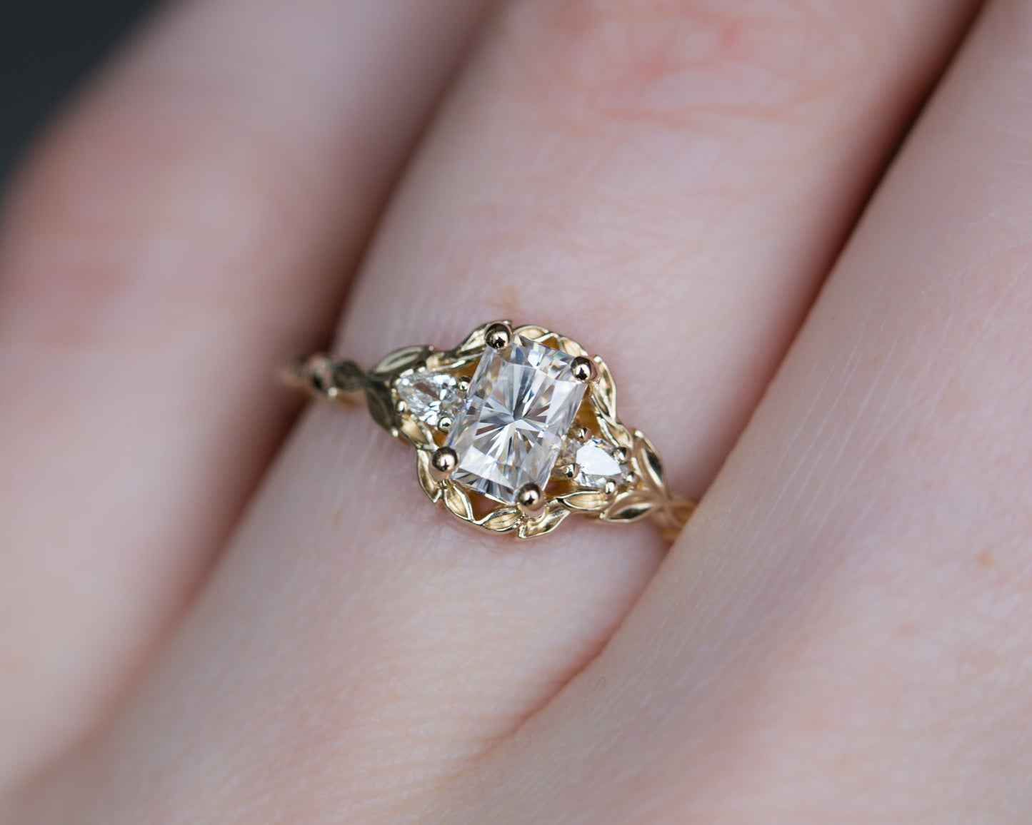 [Oramore Jewelry]Wisteria setting with 6x4mm white moissanite