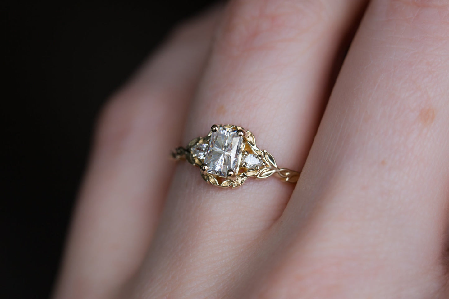 [Oramore Jewelry]Wisteria setting with 6x4mm white moissanite