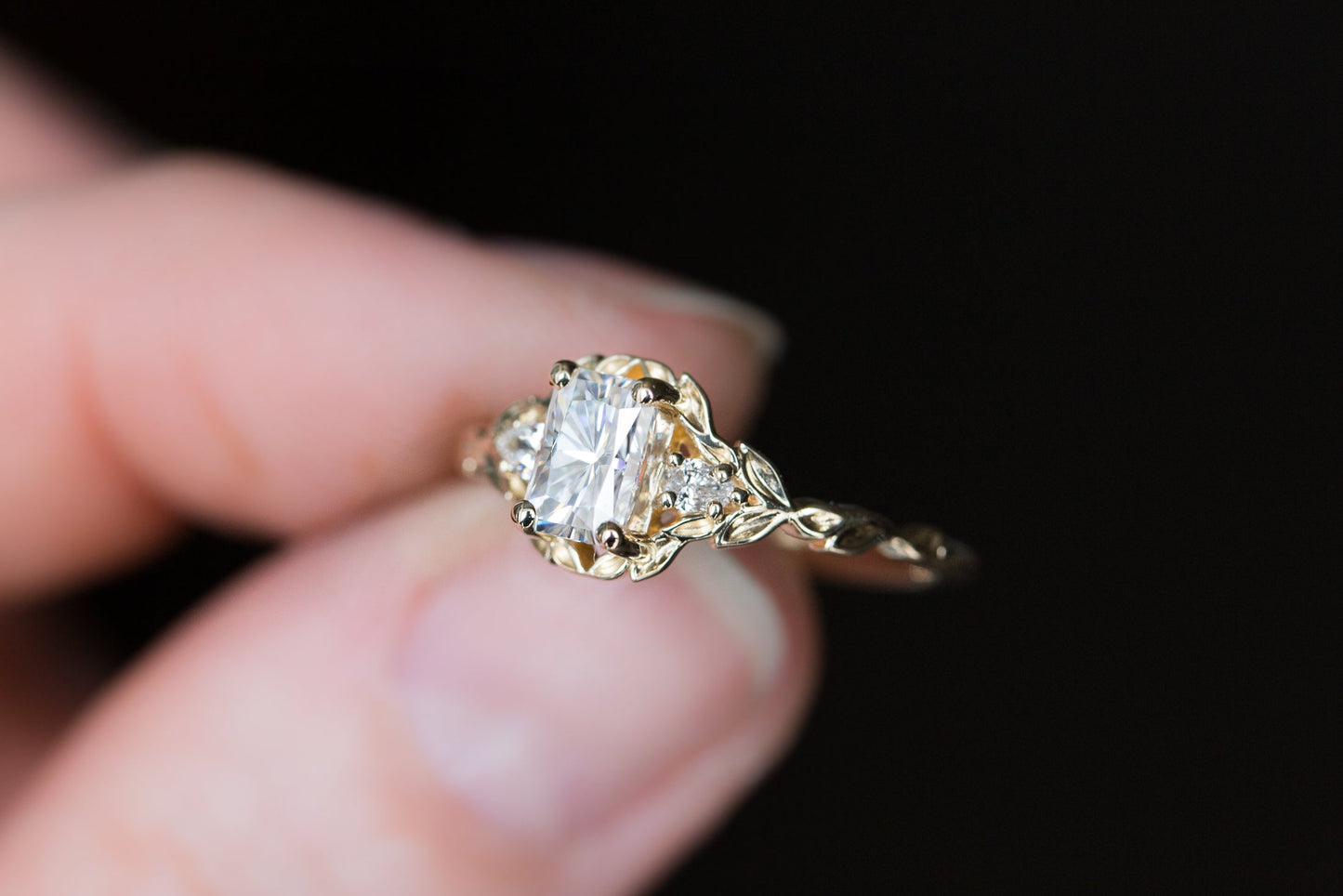 [Oramore Jewelry]Wisteria setting with 6x4mm white moissanite