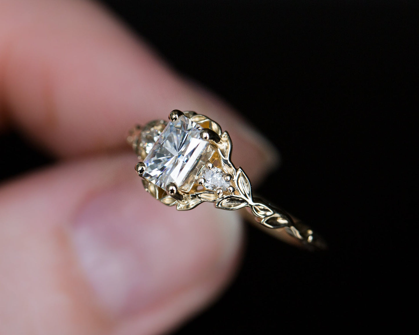 [Oramore Jewelry]Wisteria setting with 6x4mm white moissanite