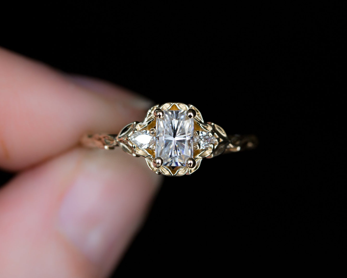 [Oramore Jewelry]Wisteria setting with 6x4mm white moissanite
