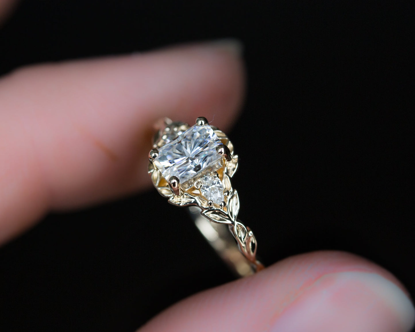 [Oramore Jewelry]Wisteria setting with 6x4mm white moissanite