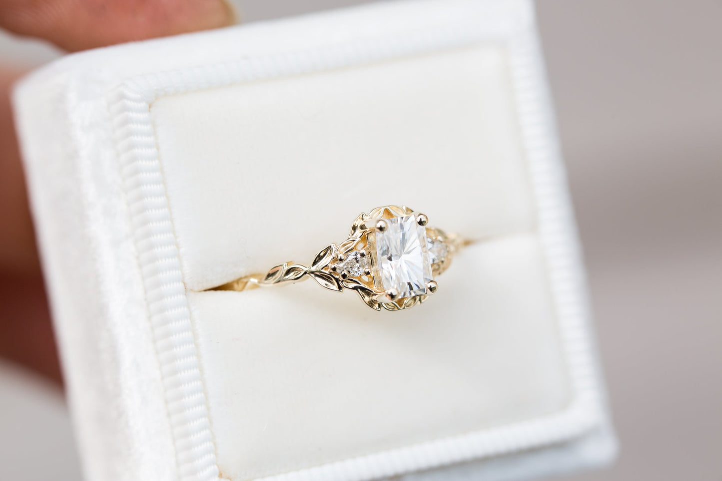 [Oramore Jewelry]Wisteria setting with 6x4mm white moissanite