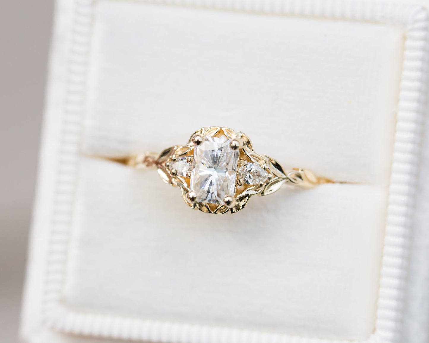 [Oramore Jewelry]Wisteria setting with 6x4mm white moissanite