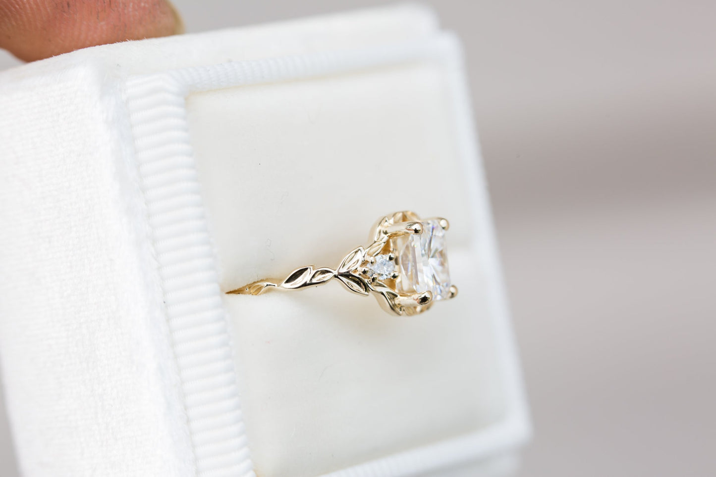 [Oramore Jewelry]Wisteria setting with 6x4mm white moissanite