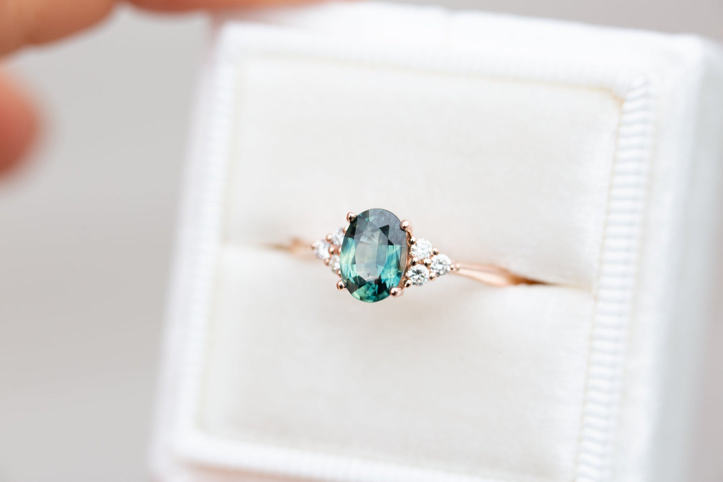 [Oramore Jewelry]Oval teal sapphire cluster open work ring