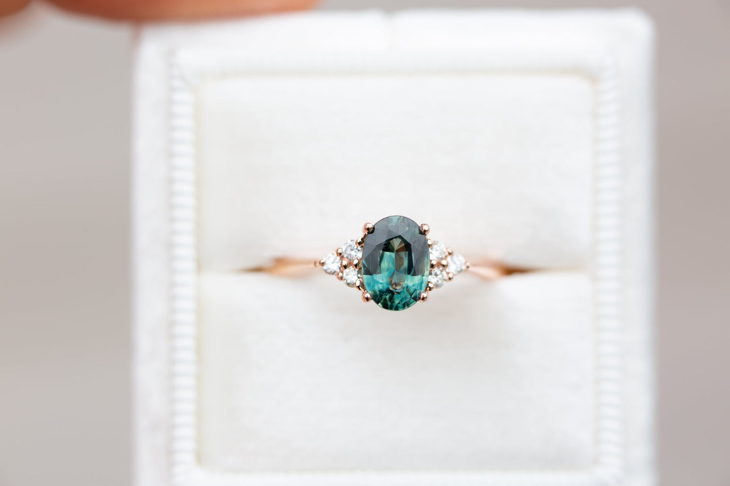 [Oramore Jewelry]Oval teal sapphire cluster open work ring