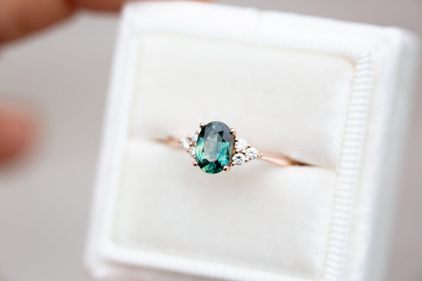 [Oramore Jewelry]Oval teal sapphire cluster open work ring