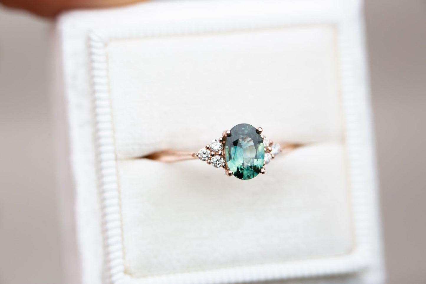 [Oramore Jewelry]Oval teal sapphire cluster open work ring