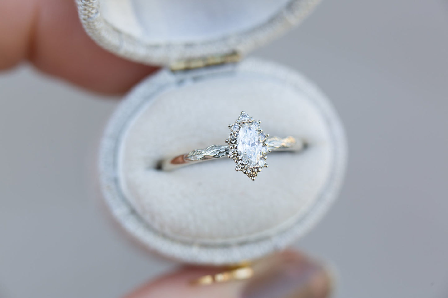 [Oramore Jewelry]Midsummer Petite setting with marquise center and champagne diamonds