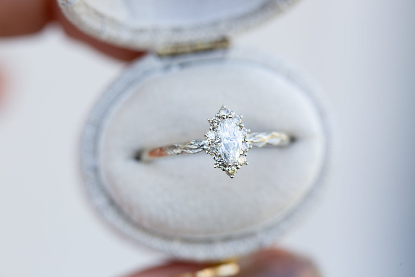 [Oramore Jewelry]Midsummer Petite setting with marquise center and champagne diamonds