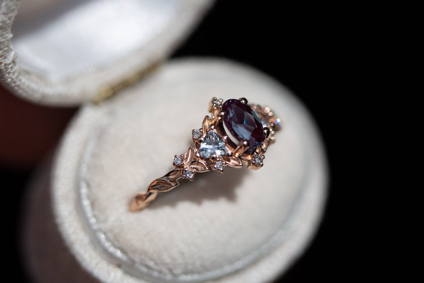 [Oramore Jewelry]Briar rose three stone with oval alexandrite