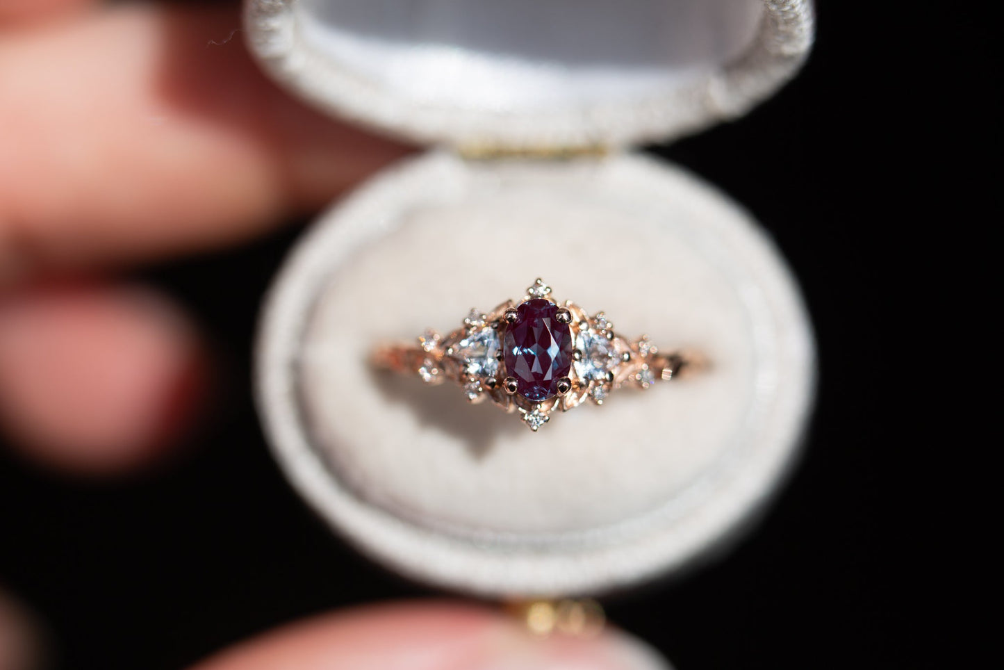 [Oramore Jewelry]Briar rose three stone with oval alexandrite
