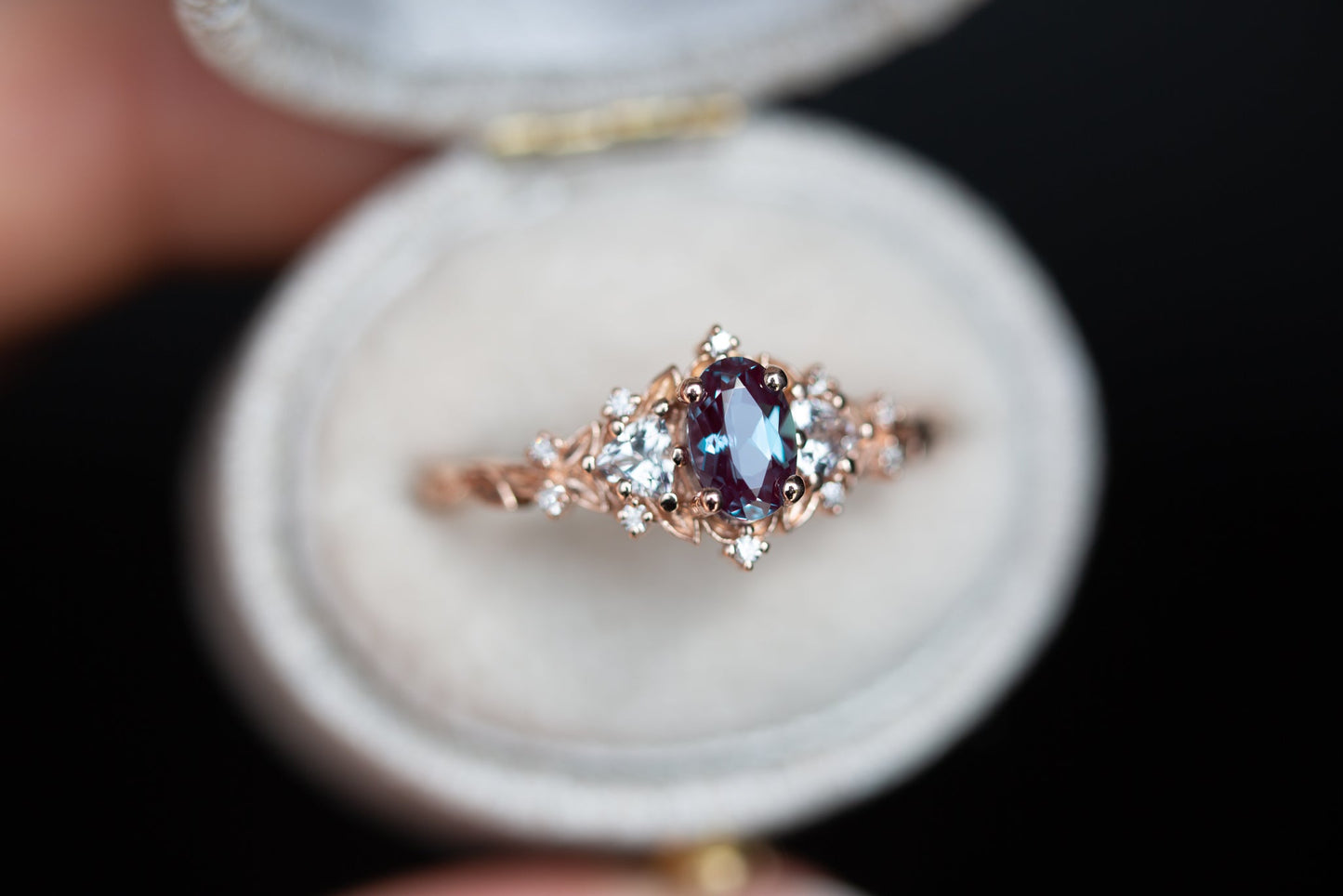 [Oramore Jewelry]Briar rose three stone with oval alexandrite
