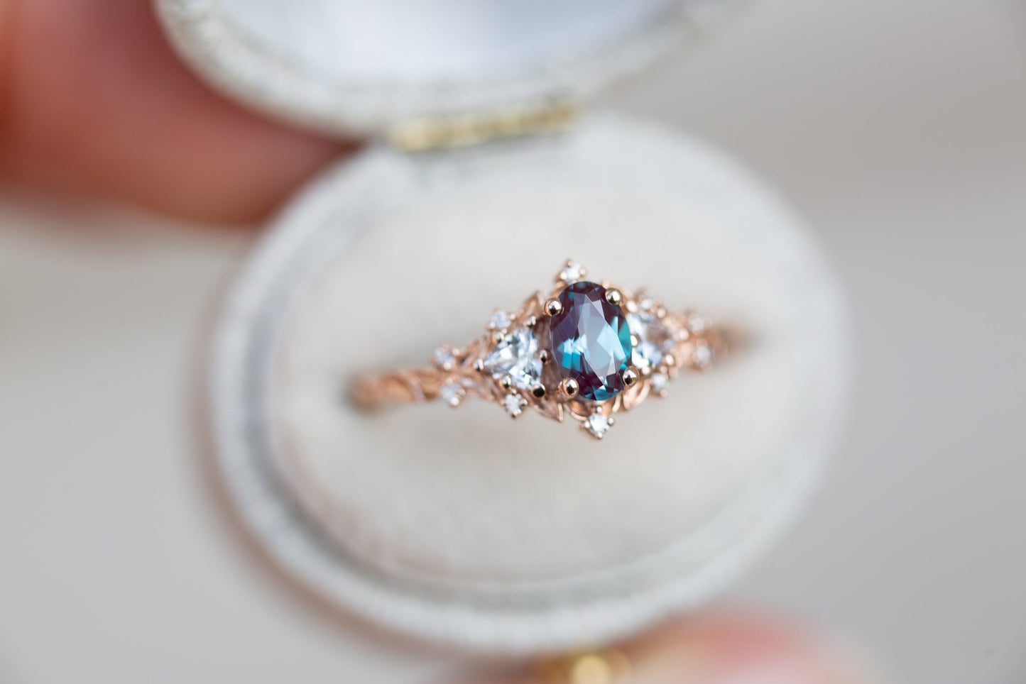 [Oramore Jewelry]Briar rose three stone with oval alexandrite