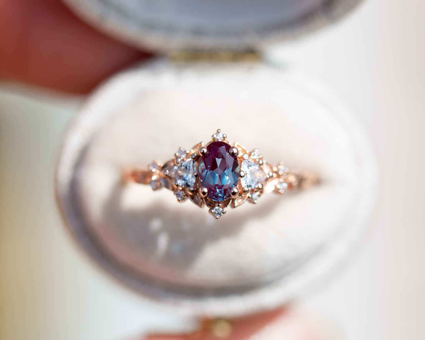 [Oramore Jewelry]Briar rose three stone with oval alexandrite