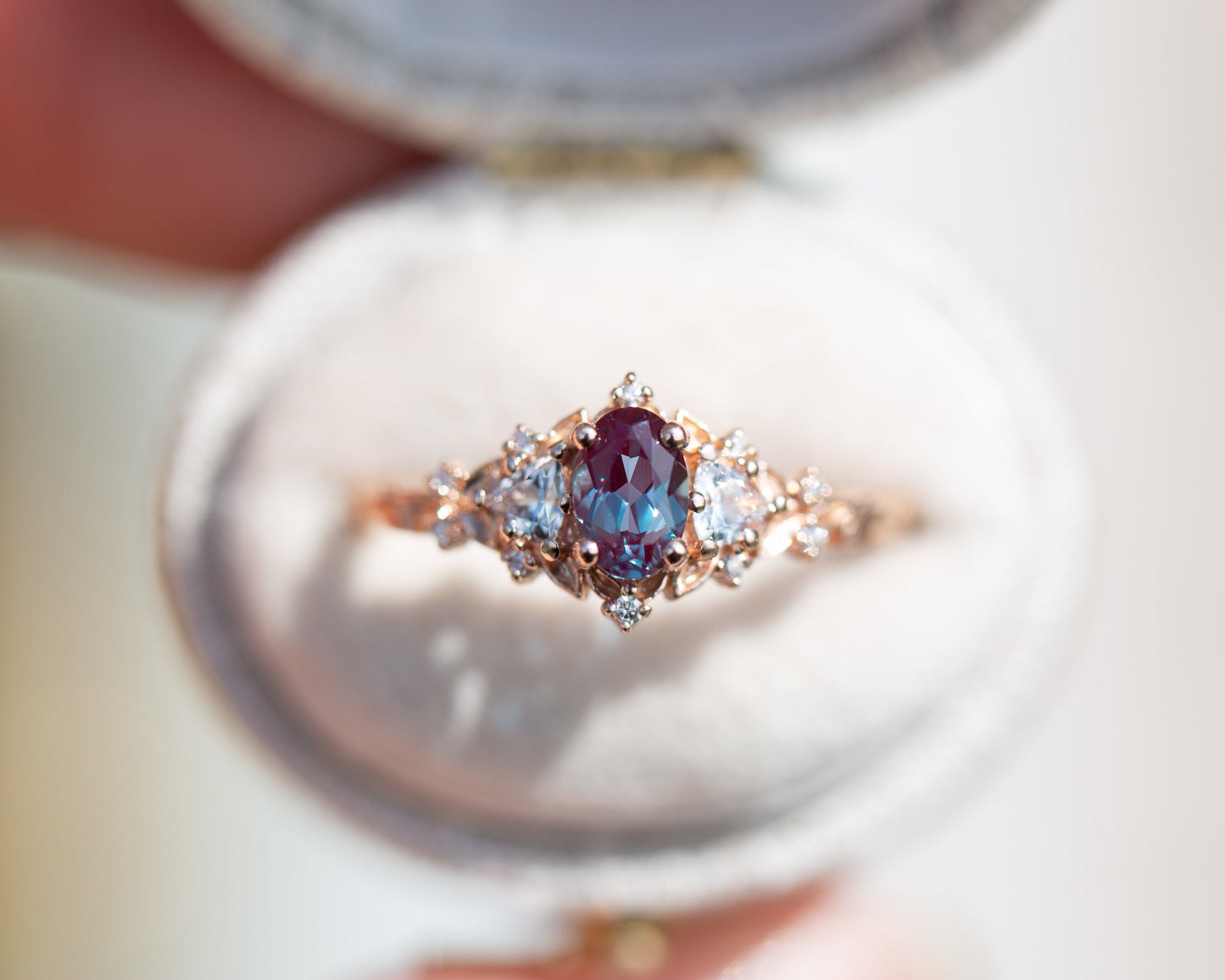 [Oramore Jewelry]Briar rose three stone with oval alexandrite